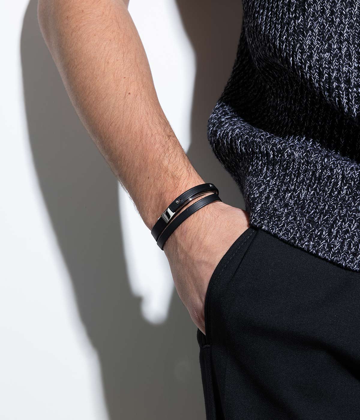 bracelet noir et argent homme u'rock porté
