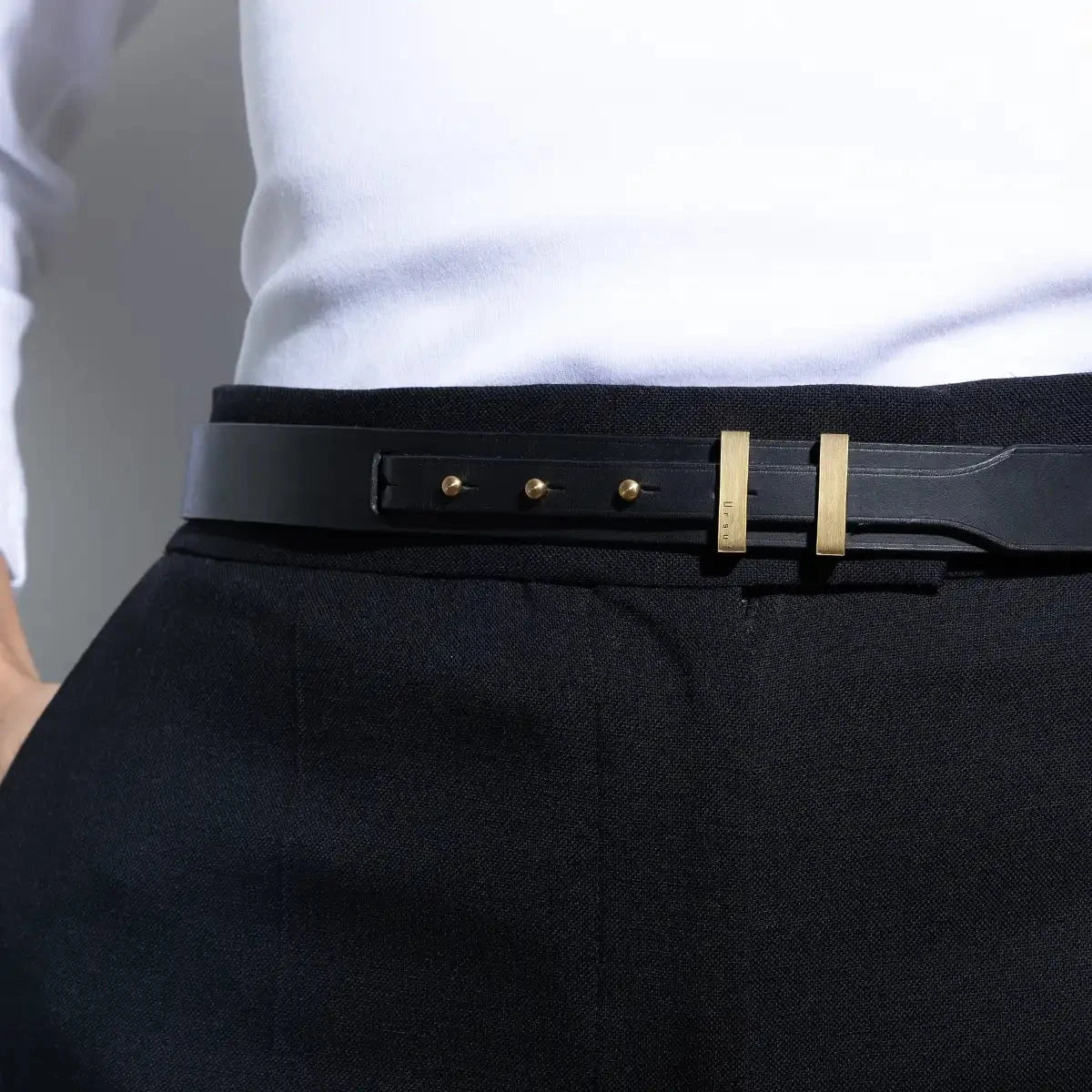 ceinture cuir noir fine dorée