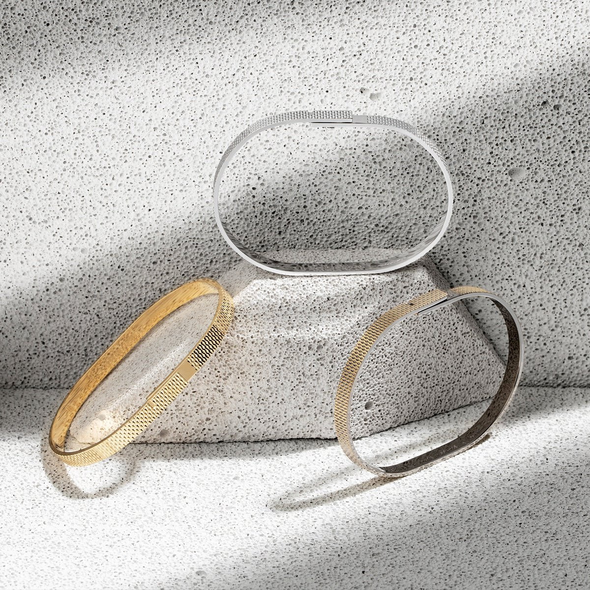 Motif guilloché signature SATURNE – facettes gravées, rendu graphique, Ursul Paris