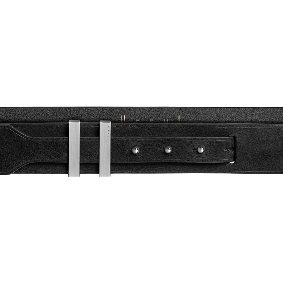 détail boucle argent ceinture homme cuir noir