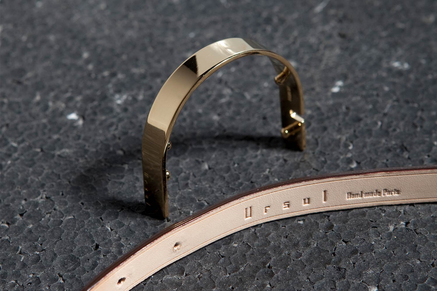 Système U’TURN avec fermoir demi-jonc et lanière cuir – Ursul Paris