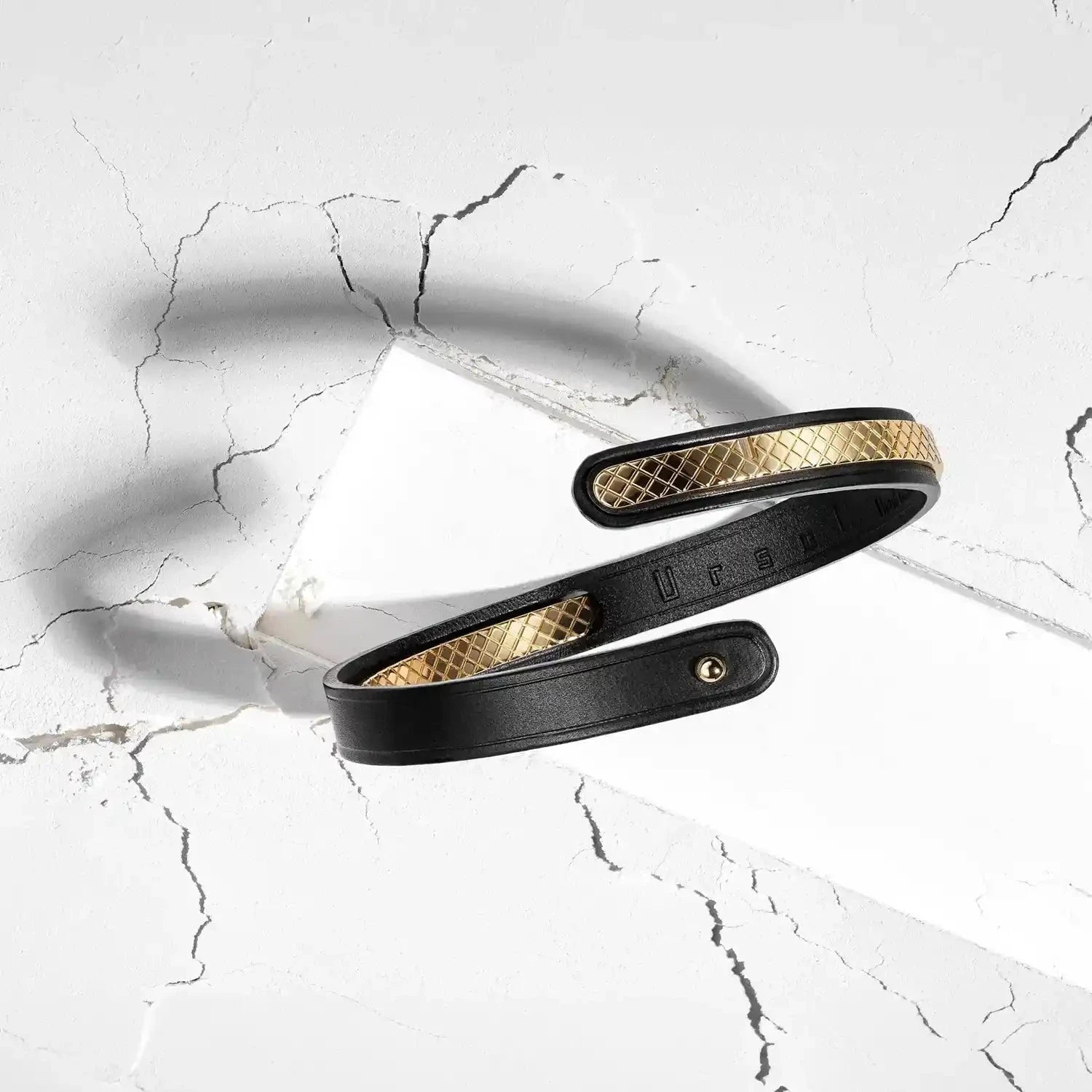 Bracelet noir or Uraeus