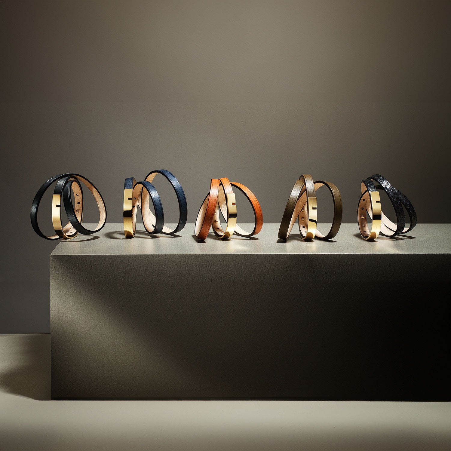 Bracelet cuir personnalisé Ursul — gravure et choix du cuir, création sur mesure.